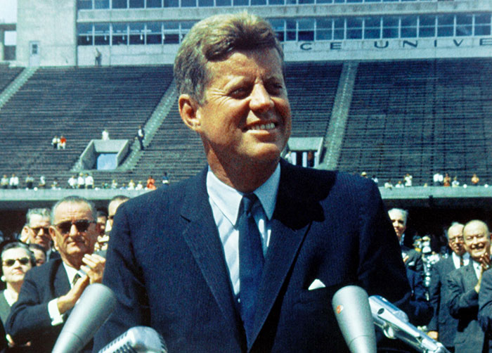 People Share 40 Conspiracy Theories They Claim Are "Too Logical To Ignore"