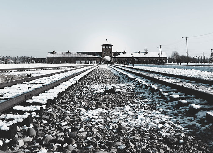 People Share 40 Conspiracy Theories They Claim Are "Too Logical To Ignore"