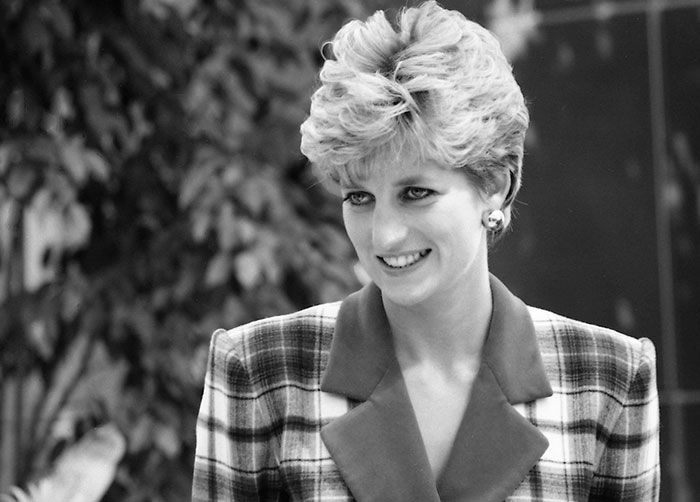 People Share 40 Conspiracy Theories They Claim Are "Too Logical To Ignore"