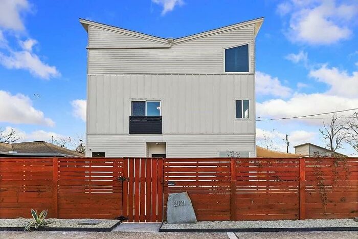 Listado por $1 millón en Austin, Texas (este es el frente)