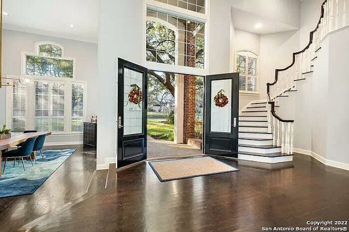 ¿Qué diablos pasa con esa barandilla?