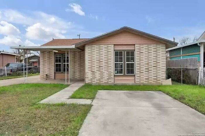 I Feel Like The Mason Had A Bad Day Near The Beginning