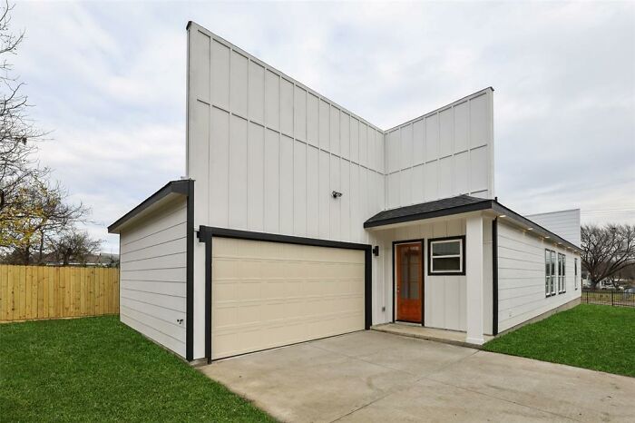 Construcción nueva en Dallas. Techo "interesante"