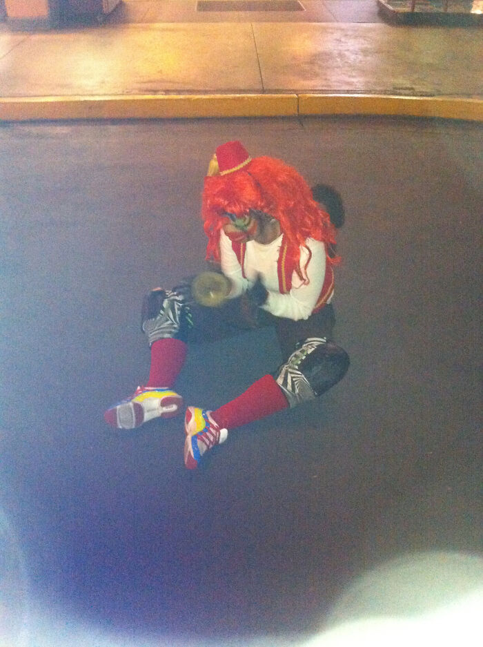 I Found This Picture On My Mother’s Camera Roll From 2010… Neither Of Us Have Any Idea What It Is Or Where It Came From.