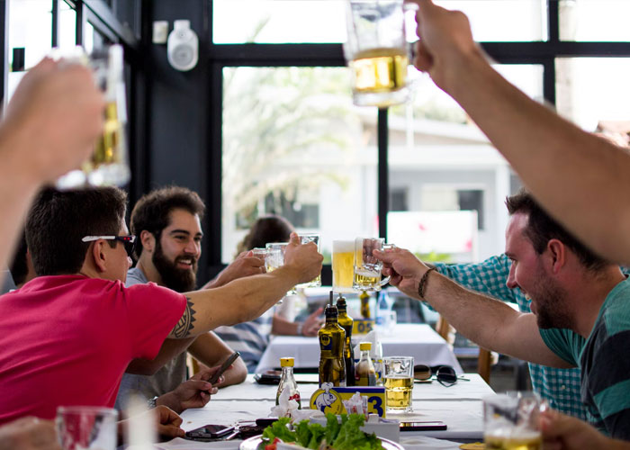 16 Jefes avaros que esperaban que sus empleados pagaran en las reuniones de empresa