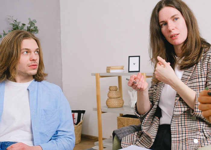 30 People Reveal What Parents Are Too Extreme In This Viral Thread About 'Helicopter Parenting'