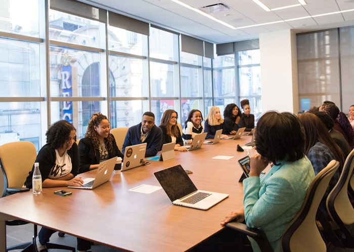 16 Jefes avaros que esperaban que sus empleados pagaran en las reuniones de empresa