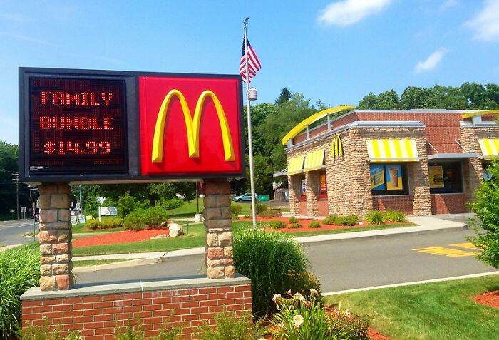 35 Spoiled Folks Online Share Their Moments Of Realizing How Different The Real World Really Is