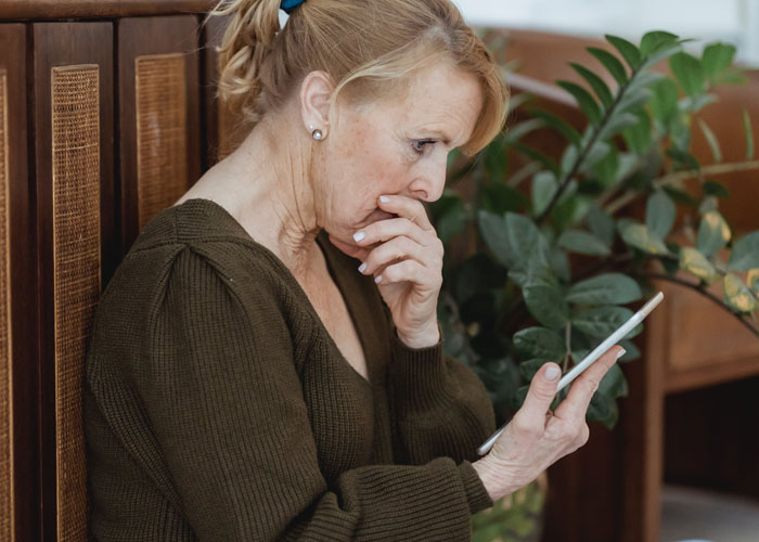 30 People Reveal What Parents Are Too Extreme In This Viral Thread About 'Helicopter Parenting'