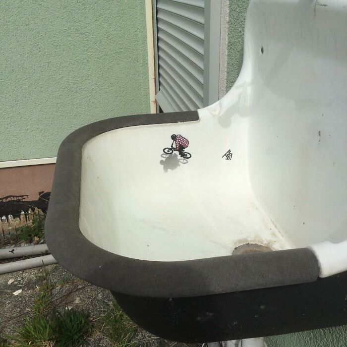 Artist Makes The Streets Fun Again By Creating Graffiti That Interacts With Its Surroundings (30 New Pics)