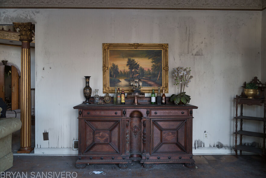 Encontré una mansión de 2,5$ millones abandonada en la que hubo un incendio y se dejó todo atrás (22 fotos) Encontré una mansión de 2,5$ millones abandonada en la que hubo un incendio y se dejó todo atrás (22 fotos)