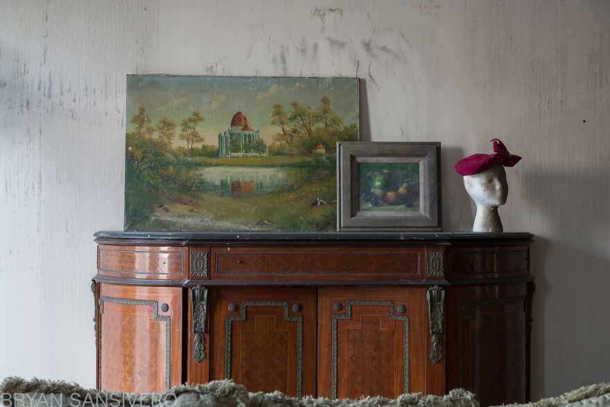 Encontré una mansión de 2,5$ millones abandonada en la que hubo un incendio y se dejó todo atrás (22 fotos) Encontré una mansión de 2,5$ millones abandonada en la que hubo un incendio y se dejó todo atrás (22 fotos)