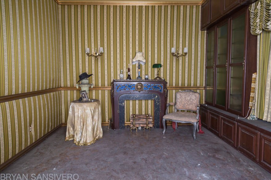 Encontré una mansión de 2,5$ millones abandonada en la que hubo un incendio y se dejó todo atrás (22 fotos) Encontré una mansión de 2,5$ millones abandonada en la que hubo un incendio y se dejó todo atrás (22 fotos)