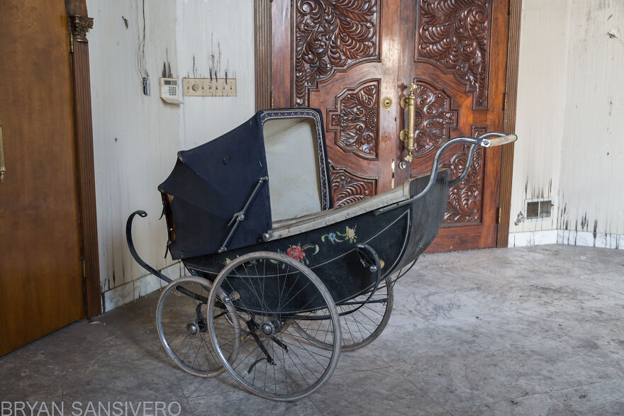 Encontré una mansión de 2,5$ millones abandonada en la que hubo un incendio y se dejó todo atrás (22 fotos) Encontré una mansión de 2,5$ millones abandonada en la que hubo un incendio y se dejó todo atrás (22 fotos)