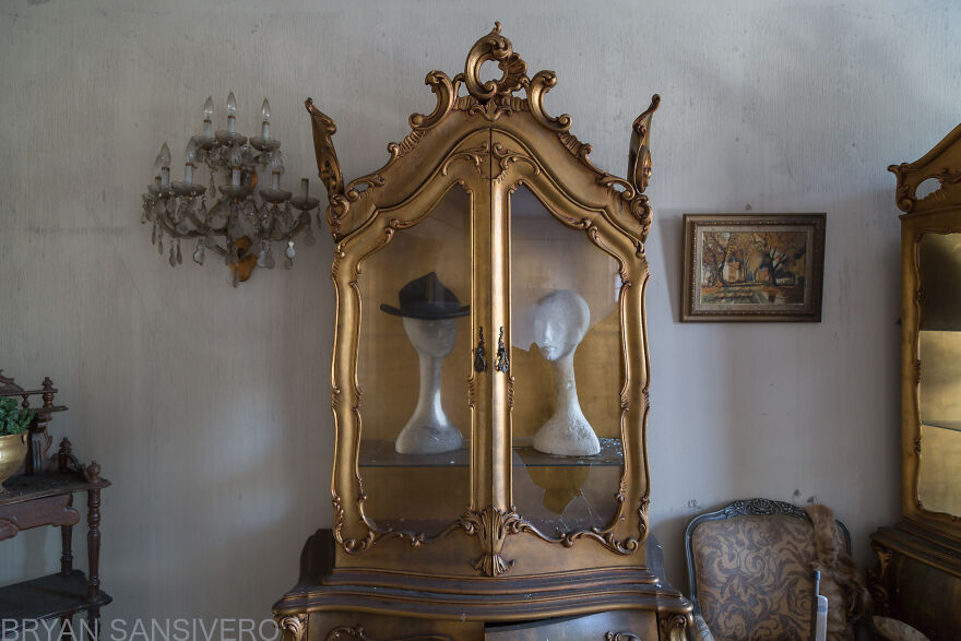 Encontré una mansión de 2,5$ millones abandonada en la que hubo un incendio y se dejó todo atrás (22 fotos) Encontré una mansión de 2,5$ millones abandonada en la que hubo un incendio y se dejó todo atrás (22 fotos)