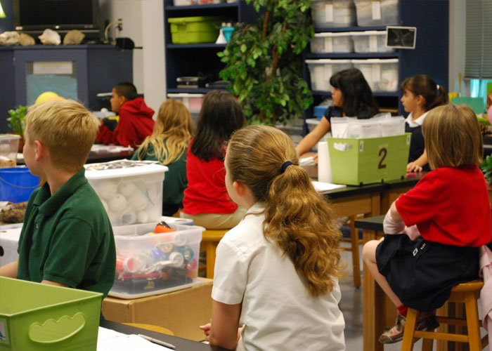 30 People Reveal What Parents Are Too Extreme In This Viral Thread About 'Helicopter Parenting'