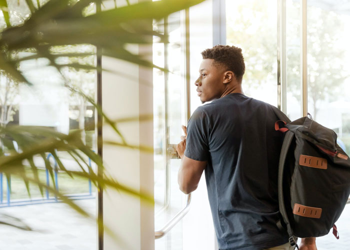 30 People Reveal What Parents Are Too Extreme In This Viral Thread About 'Helicopter Parenting'