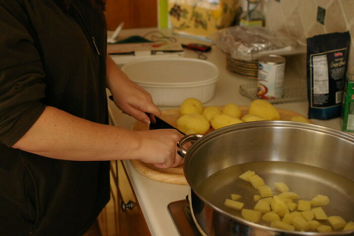 People Didn't Realize How Helpful These 30 Cooking Tips And Tricks Were Until They Started Using Them