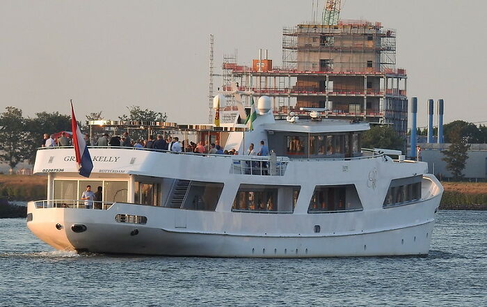 35 Spoiled Folks Online Share Their Moments Of Realizing How Different The Real World Really Is