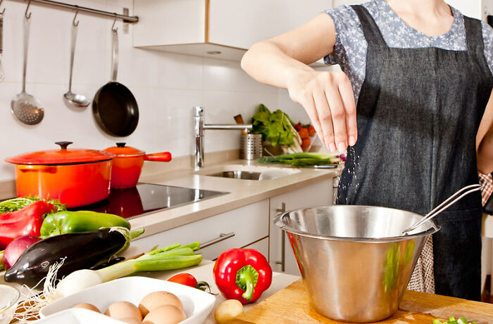 People Didn't Realize How Helpful These 30 Cooking Tips And Tricks Were Until They Started Using Them