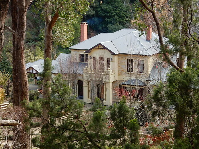 35 Spoiled Folks Online Share Their Moments Of Realizing How Different The Real World Really Is