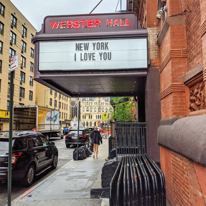 15 Personas notando que "algo anda muy mal aquí" y resultó ser cierto