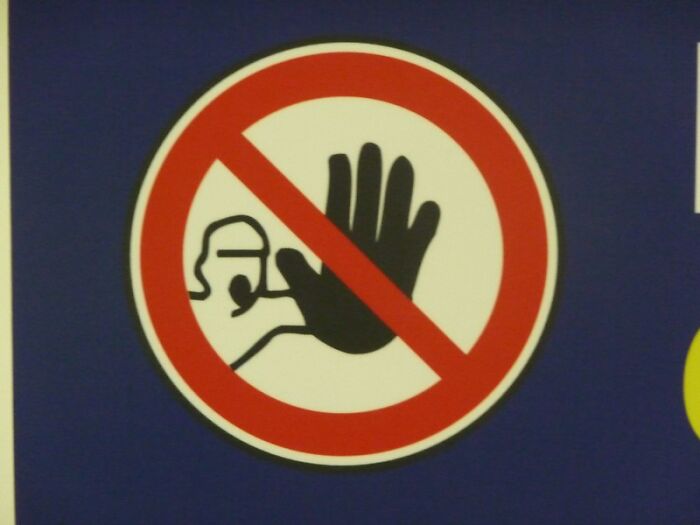 30 Social Cues Indicating That Someone Might Be Flirting With You, As Pointed Out By Folks In This Online Group