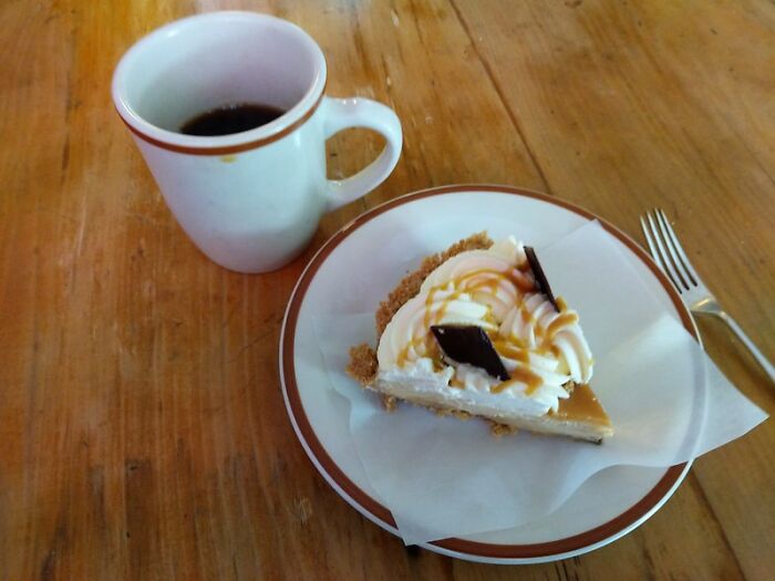 30 Social Cues Indicating That Someone Might Be Flirting With You, As Pointed Out By Folks In This Online Group