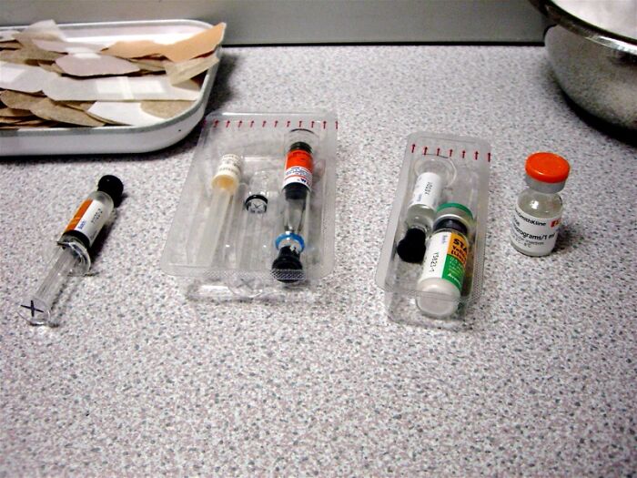 23 Intriguing "Tinder Swindler" Real-Life And Behind-The-Scenes Facts