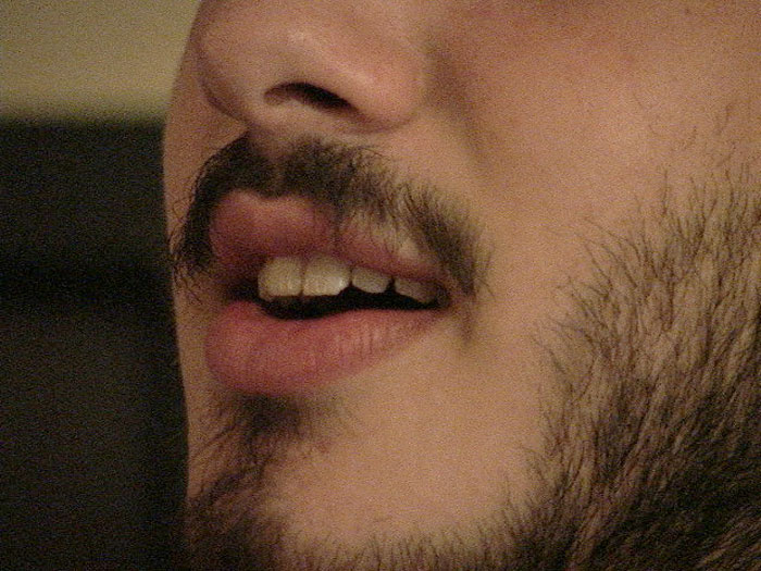 30 Social Cues Indicating That Someone Might Be Flirting With You, As Pointed Out By Folks In This Online Group