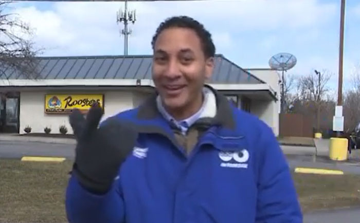 Esta madre interrumpe el directo de su hijo, haciendo que el c&aacute;mara se parta de risa y se convierte en la sensaci&oacute;n de Internet