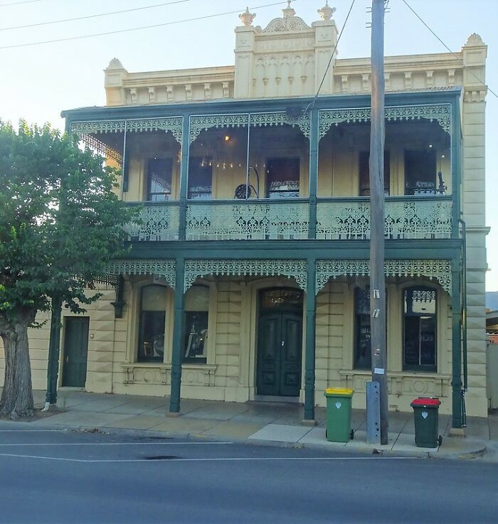 35 Spoiled Folks Online Share Their Moments Of Realizing How Different The Real World Really Is