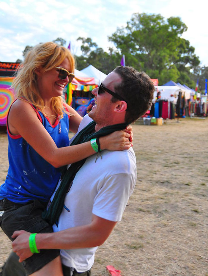 30 Social Cues Indicating That Someone Might Be Flirting With You, As Pointed Out By Folks In This Online Group