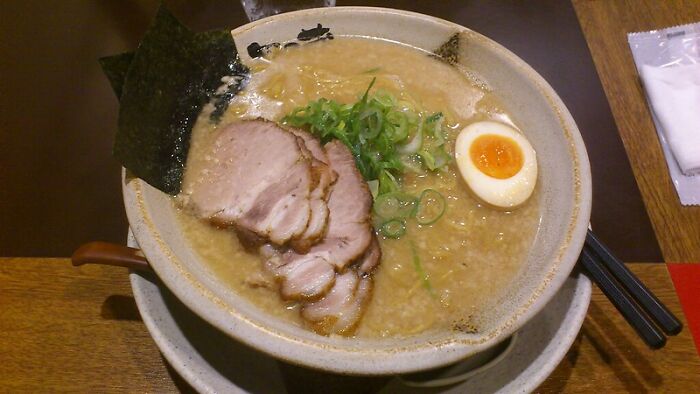 Comer ramen como si fuera pasta