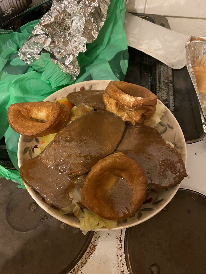 I Have Covid, Can't Go Anywhere And Managed To Burn My Only Pizza. Neighbor Dropped A Bag Of Tinfoil Containers Outside My Door And Now I Have A Full Hot Sunday Dinner