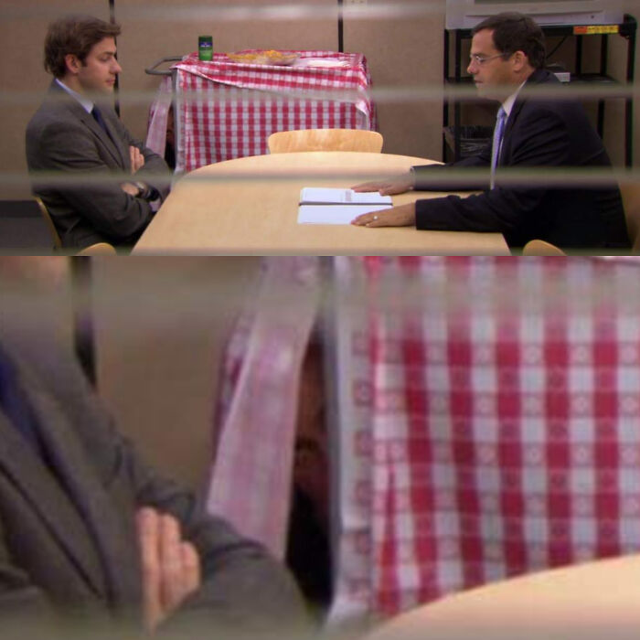 Never Noticed Michael Peeking Through The Cart. S6e2