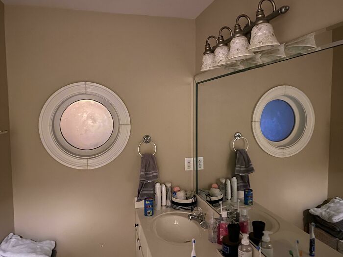 This Window’s Reflection Is A Completely Different Color