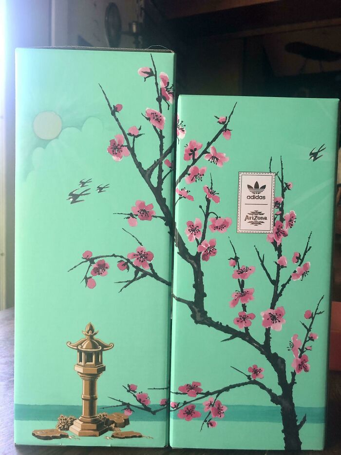 Bought 2 Different Sizes Of Shoes, But The Boxes Align Perfectly With One Another