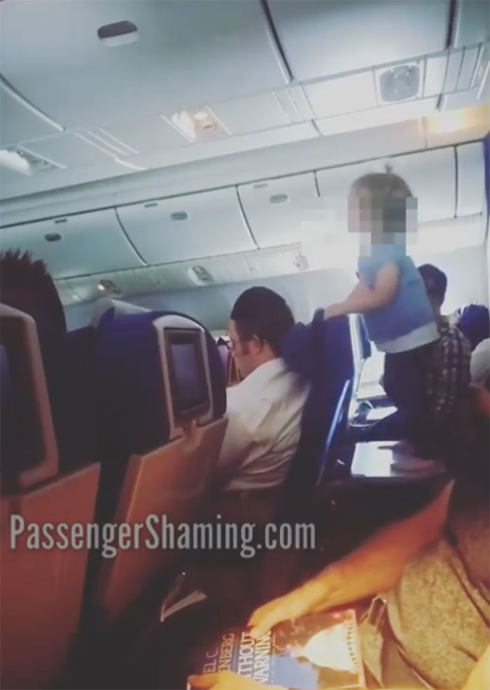 Bizarre-Rude-Flight-Passengers-Shaming
