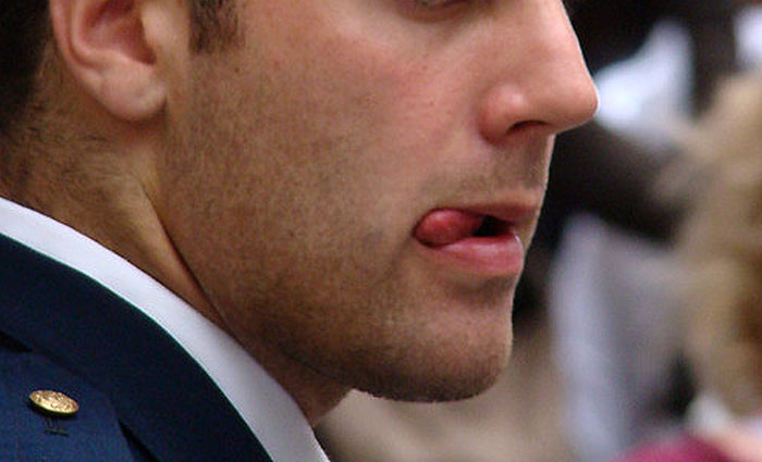 30 Social Cues Indicating That Someone Might Be Flirting With You, As Pointed Out By Folks In This Online Group