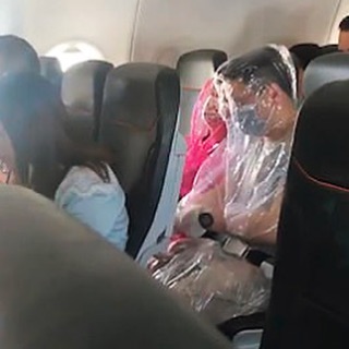 Bizarre-Rude-Flight-Passengers-Shaming