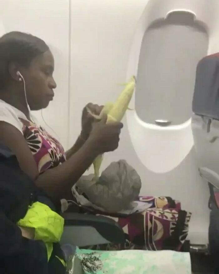 Bizarre-Rude-Flight-Passengers-Shaming