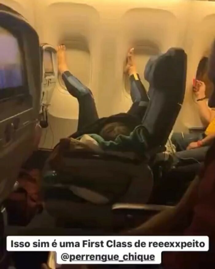 Bizarre-Rude-Flight-Passengers-Shaming