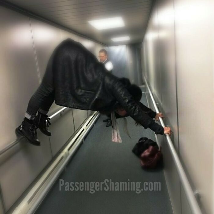 Bizarre-Rude-Flight-Passengers-Shaming