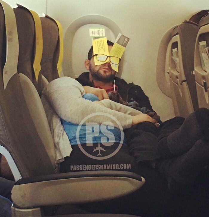 Bizarre-Rude-Flight-Passengers-Shaming