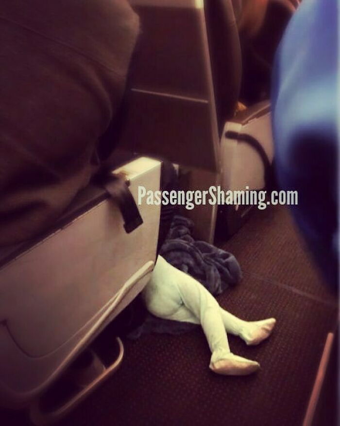 Bizarre-Rude-Flight-Passengers-Shaming