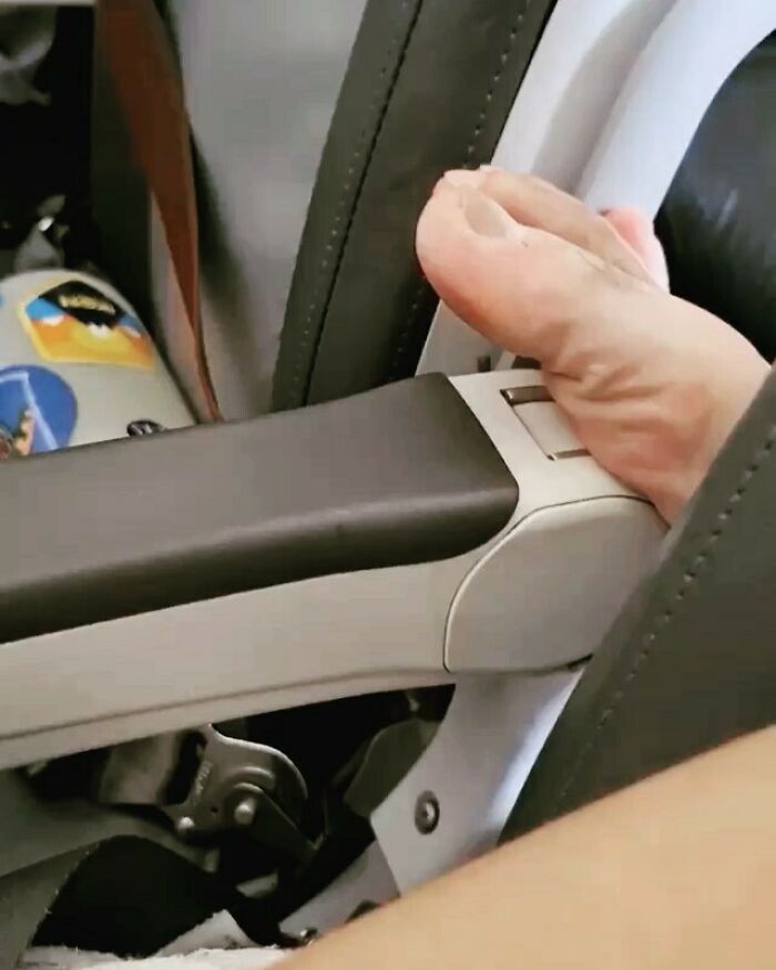 Bizarre-Rude-Flight-Passengers-Shaming