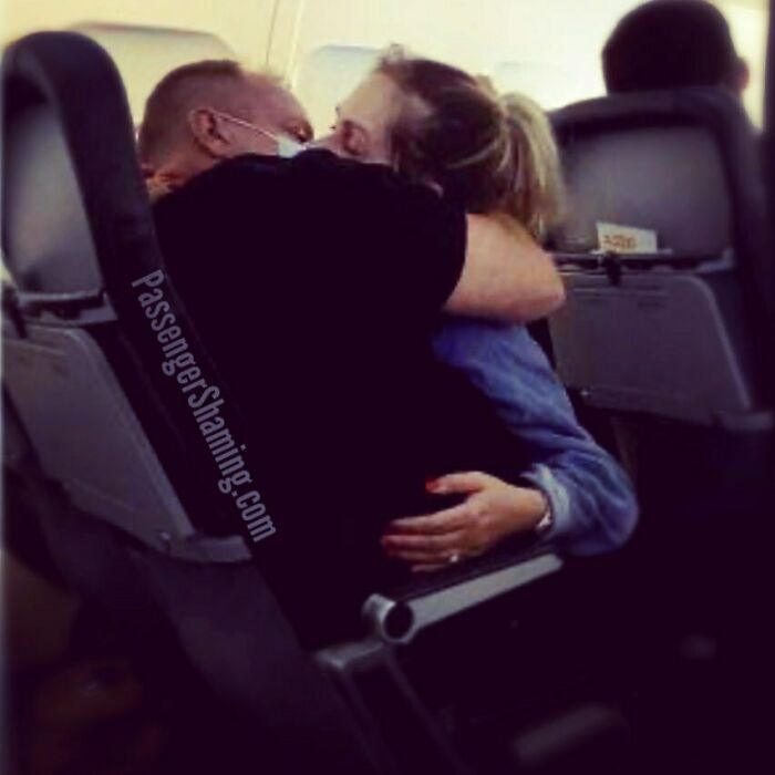 Bizarre-Rude-Flight-Passengers-Shaming