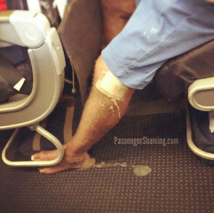 This Instagram Gathers Bizarre Images That Prove Passengers From Hell Exist (35 New Pics)