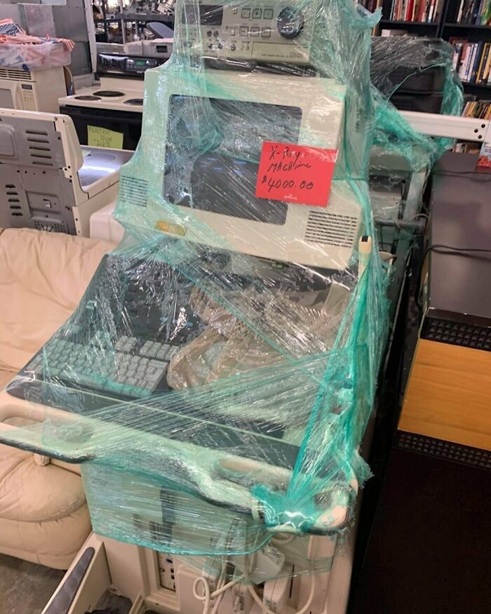 ¡Máquina de ultrasonido a la venta en una tienda de segunda mano en la Florida por 4,000 dólares! Tengo tantas preguntas